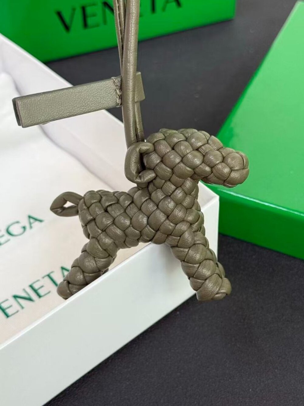 💐Bottega Veneta dog charm